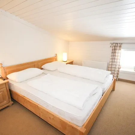 Apartament 90 - 13 *